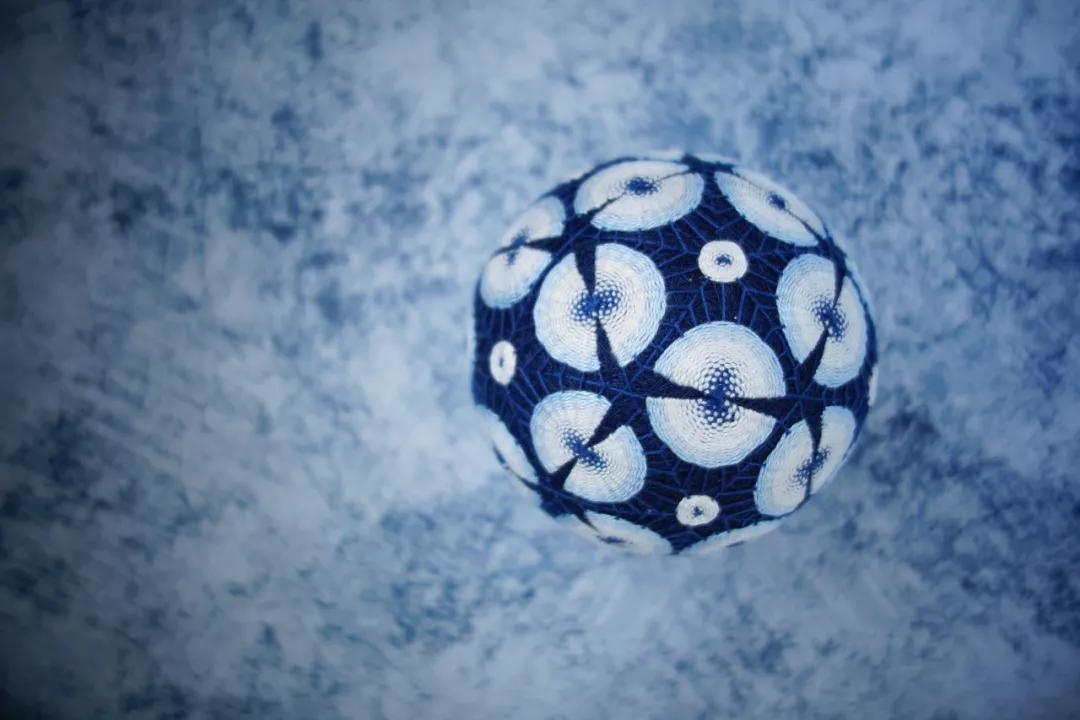 惊艳！“球上刺绣”你见过吗？她在球上绣出二十四节气，无数粉丝为之打call