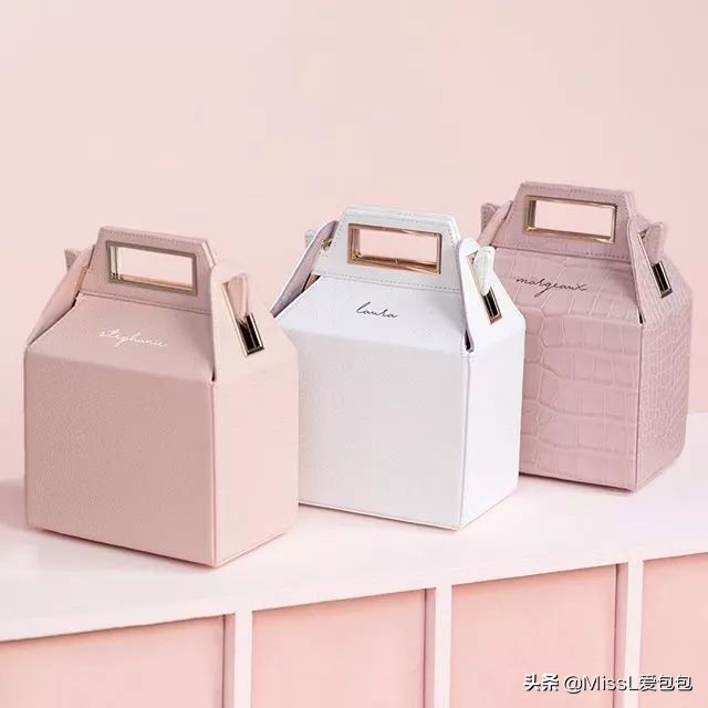 天热了买件衣服,天热了该买什么衣服呀