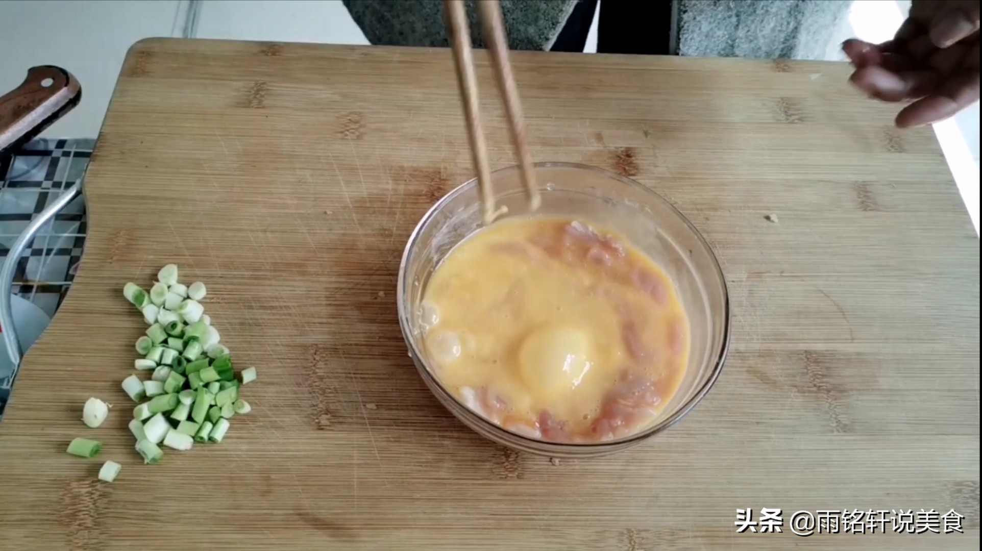 肠粉在家要怎么制作呀,想吃肠粉没有料汁怎么弄