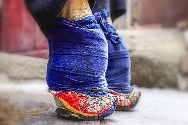 纤妙说应难，须从掌上看，古代为何要用裹小脚的方式对待女性