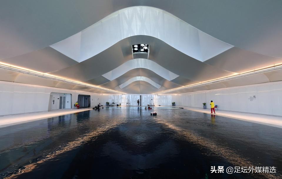 世界最深泳池在迪拜开业,迪拜全世界最高的游泳池