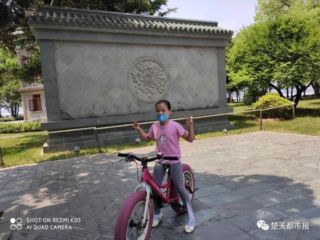 妗堟澘涓嬩笂缃戣,妗堟澘涓嬩笂缃戣鐨勫皬濂冲