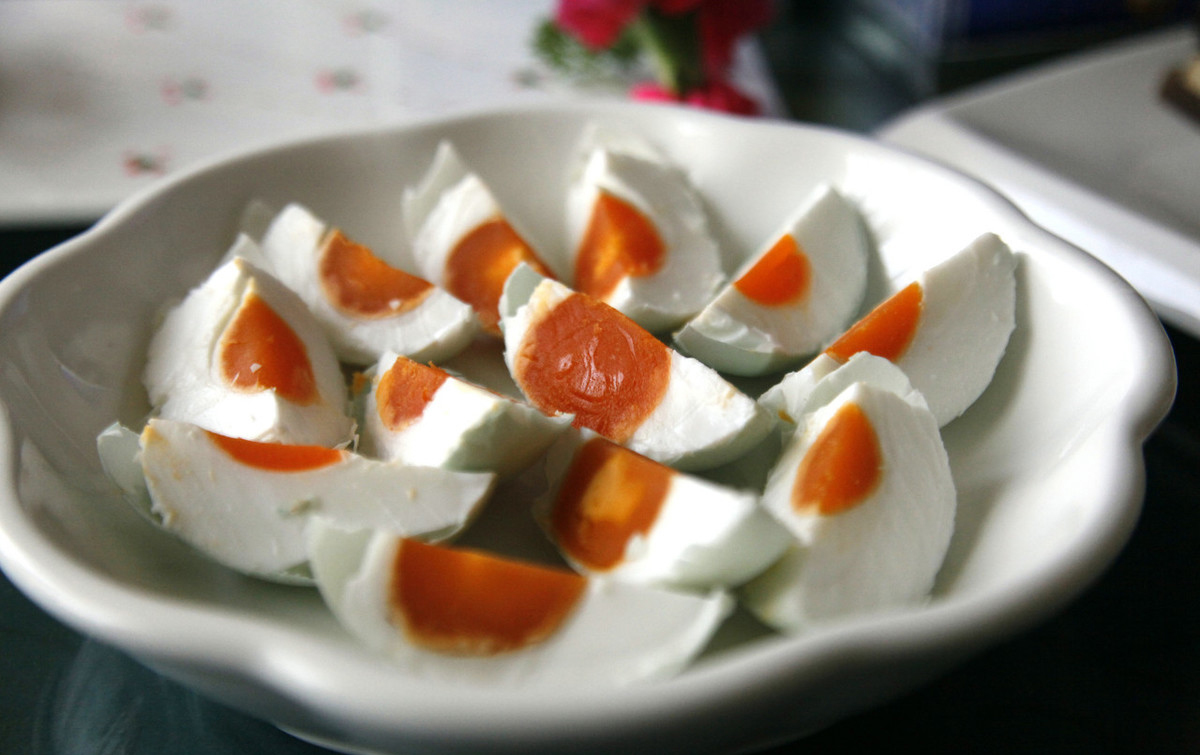 在家如何腌咸鸭蛋视频教学,大粒盐腌咸鸭蛋的方法