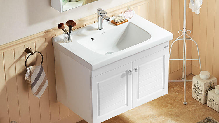 浴室里马桶地面要不要抬高,浴室柜贴近墙排马桶