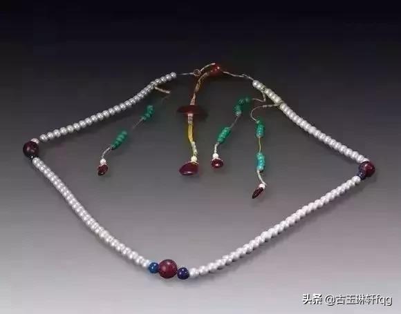 皇上身上的朝珠多少钱,皇帝的天价宝贝电视剧