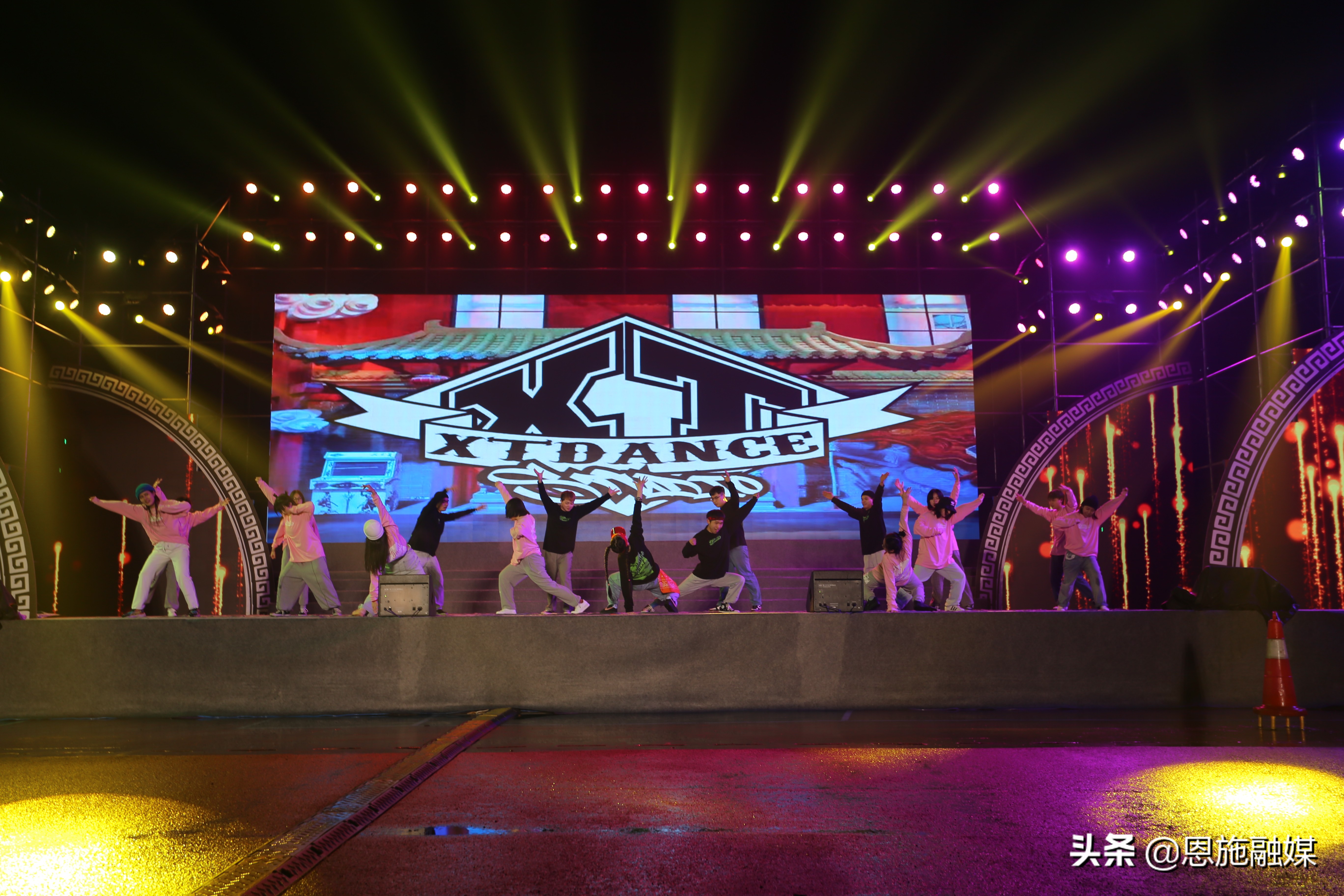 校园歌手大赛震撼表演,校园歌手大赛震撼全场的歌曲