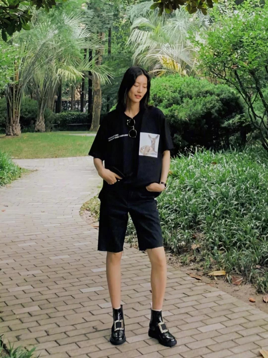 微胖女人穿T恤谨记“4不要”，显臃肿还没品位，再贵的衣服也廉价