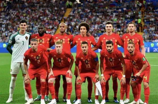 足球知识普及四分卫,足球基本阵型与基本打法