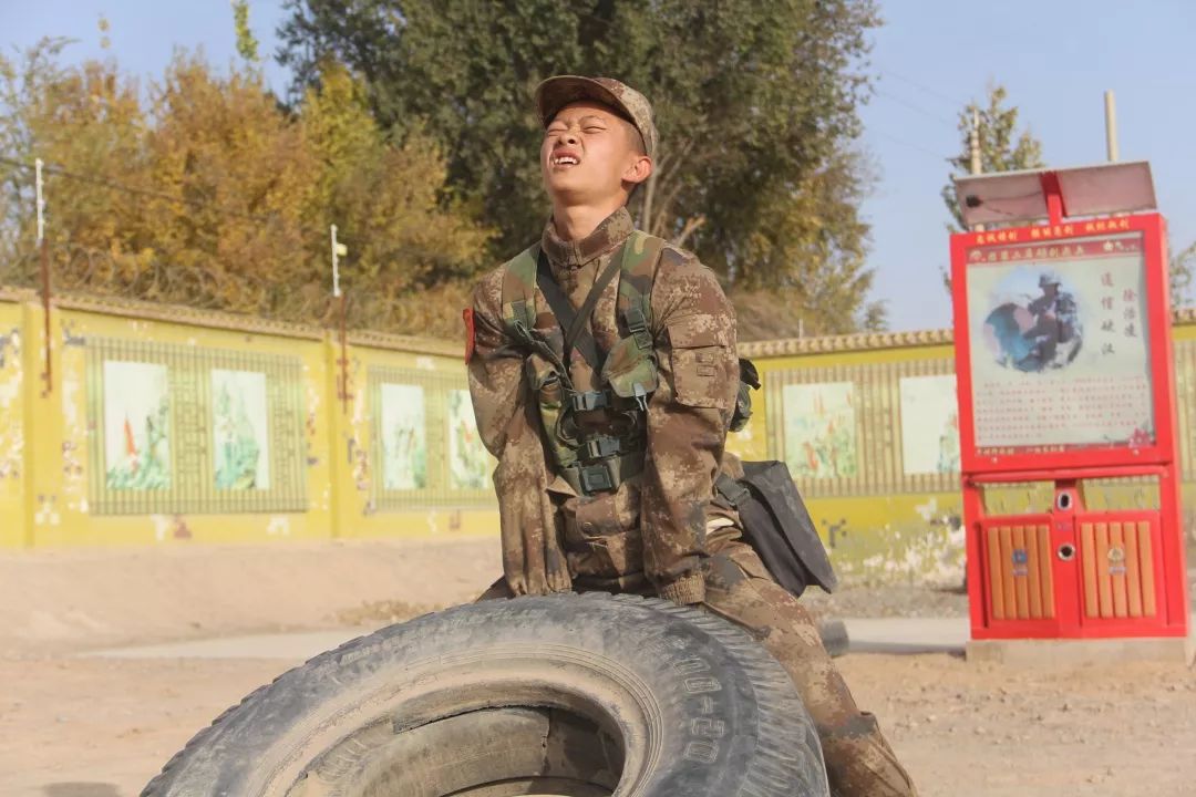 00后新兵入伍蜕变,新兵入伍的蜕变