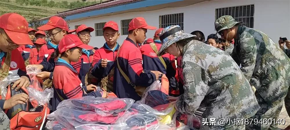 2021年李锋教育「成长不烦恼」第十二天夏令营之传递爱心扶贫助学