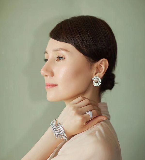 有气质的女士戴什么样的黄金,年轻女性适合戴什么样的黄金首饰