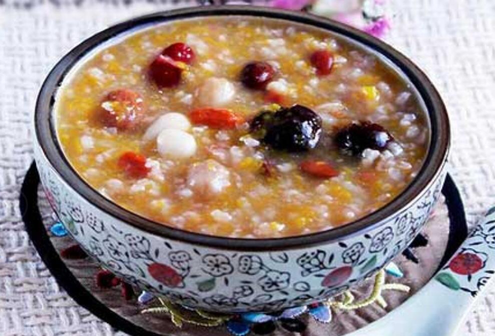 春节为何要挂灯笼放鞭炮，这样做有何意义呢？