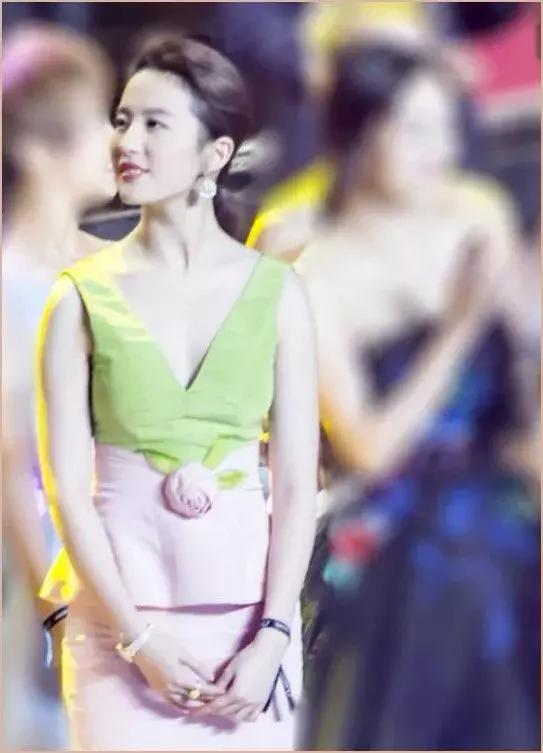 肖战李圣经同屏,李圣经肖战