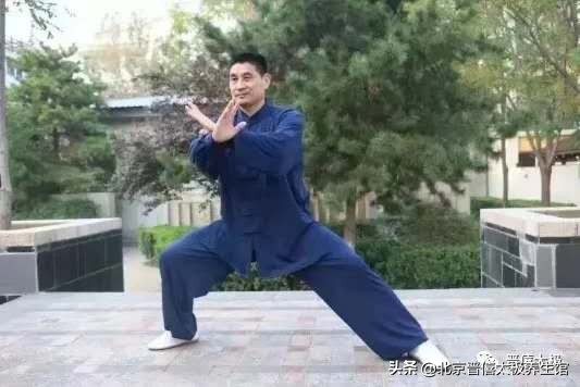 正确的松腰骨姿势,松腰小窍门