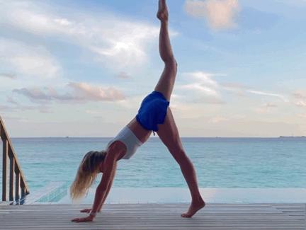 人老腿先衰锻炼方法,经络瑜伽每天必练10个动作中老年