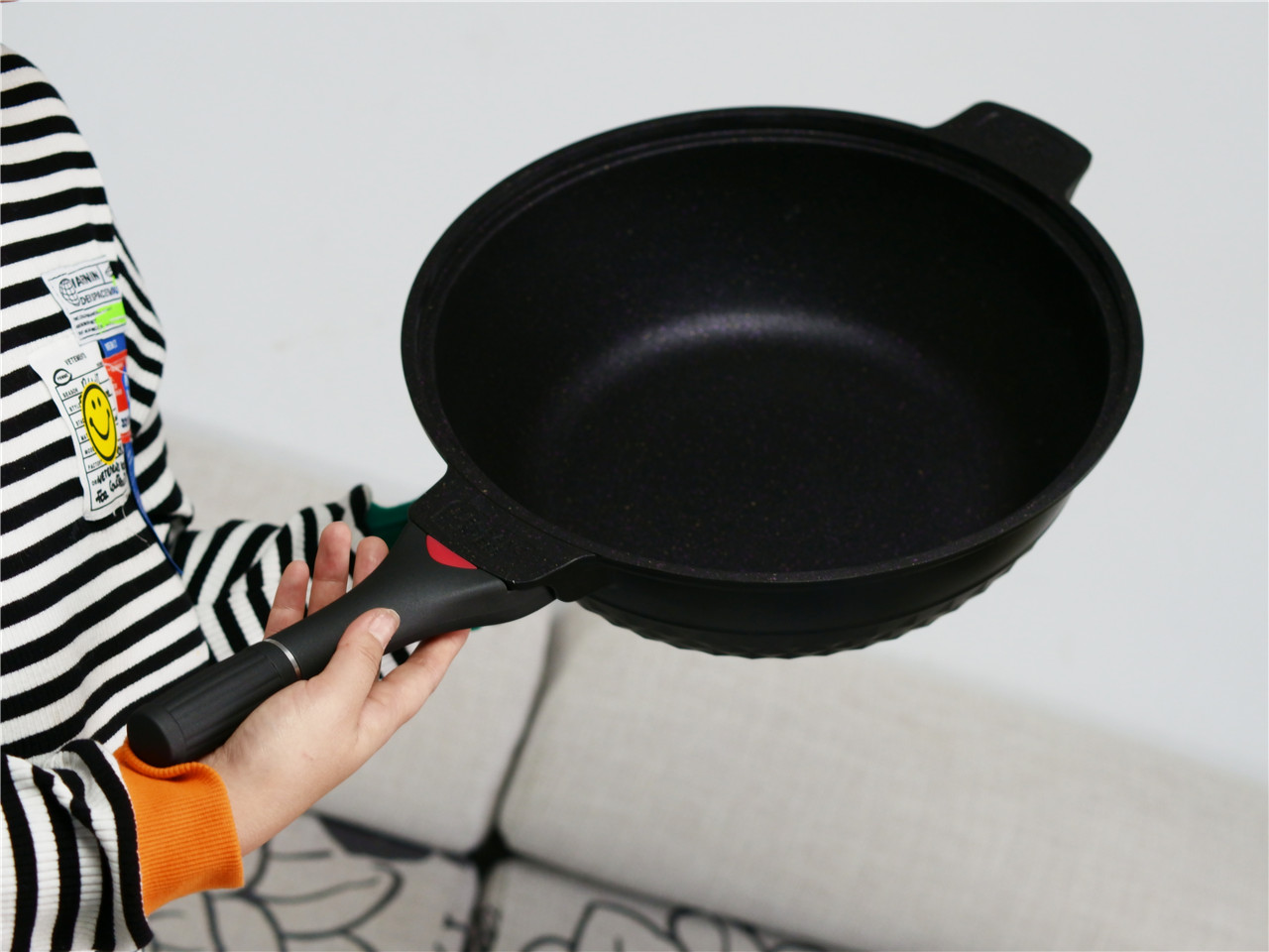 英国帝伯朗灵感系列紫钻钛金多用锅让居家烹饪变的快乐起来