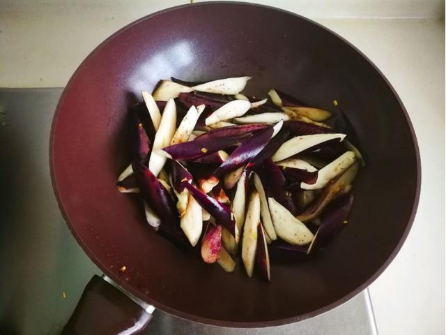 茄子里发黑怎么补救,茄子为啥煮了发黑