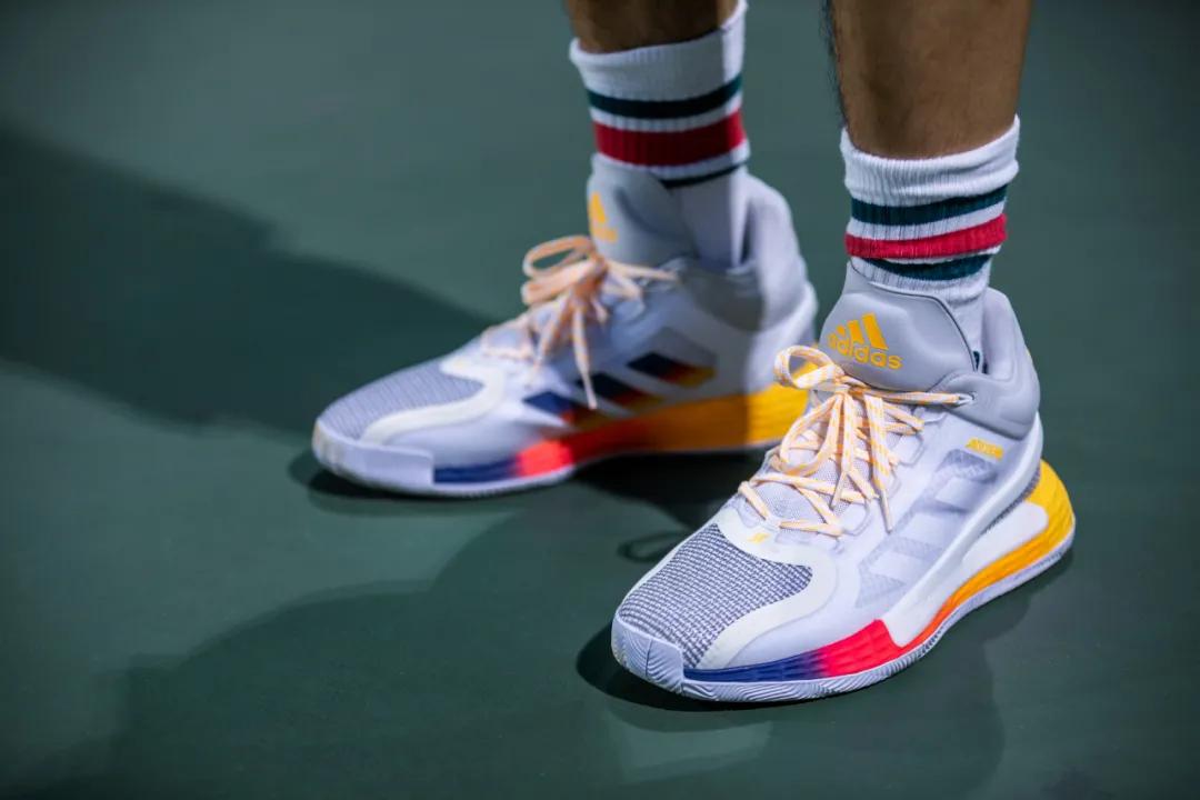 与罗斯11外形相像的鞋,罗斯11和米切尔3怎么选