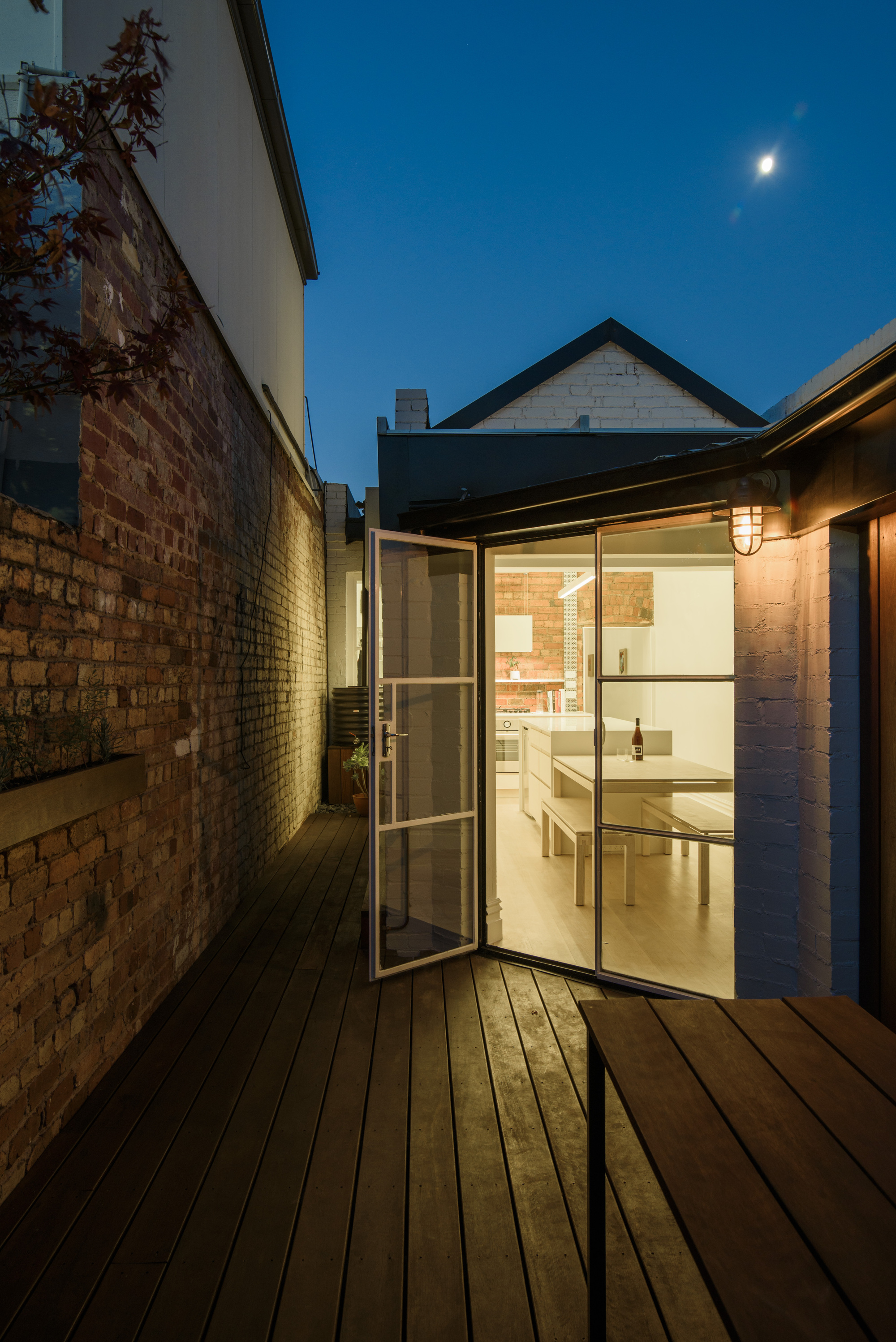 直线型台灯,线性灯光房间