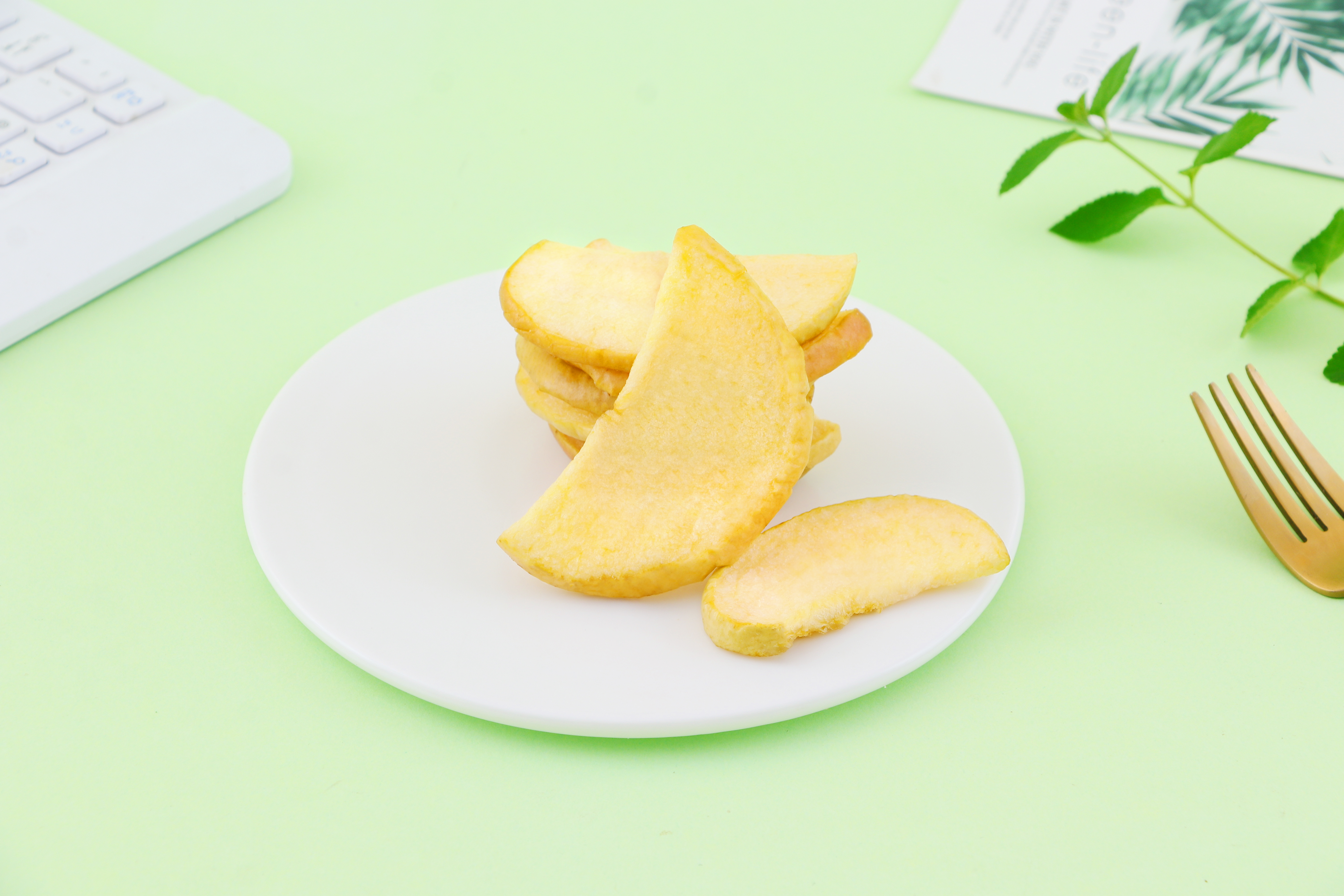 “苹”于自然“果”味，脆享其中。苹果干果干代加工厂