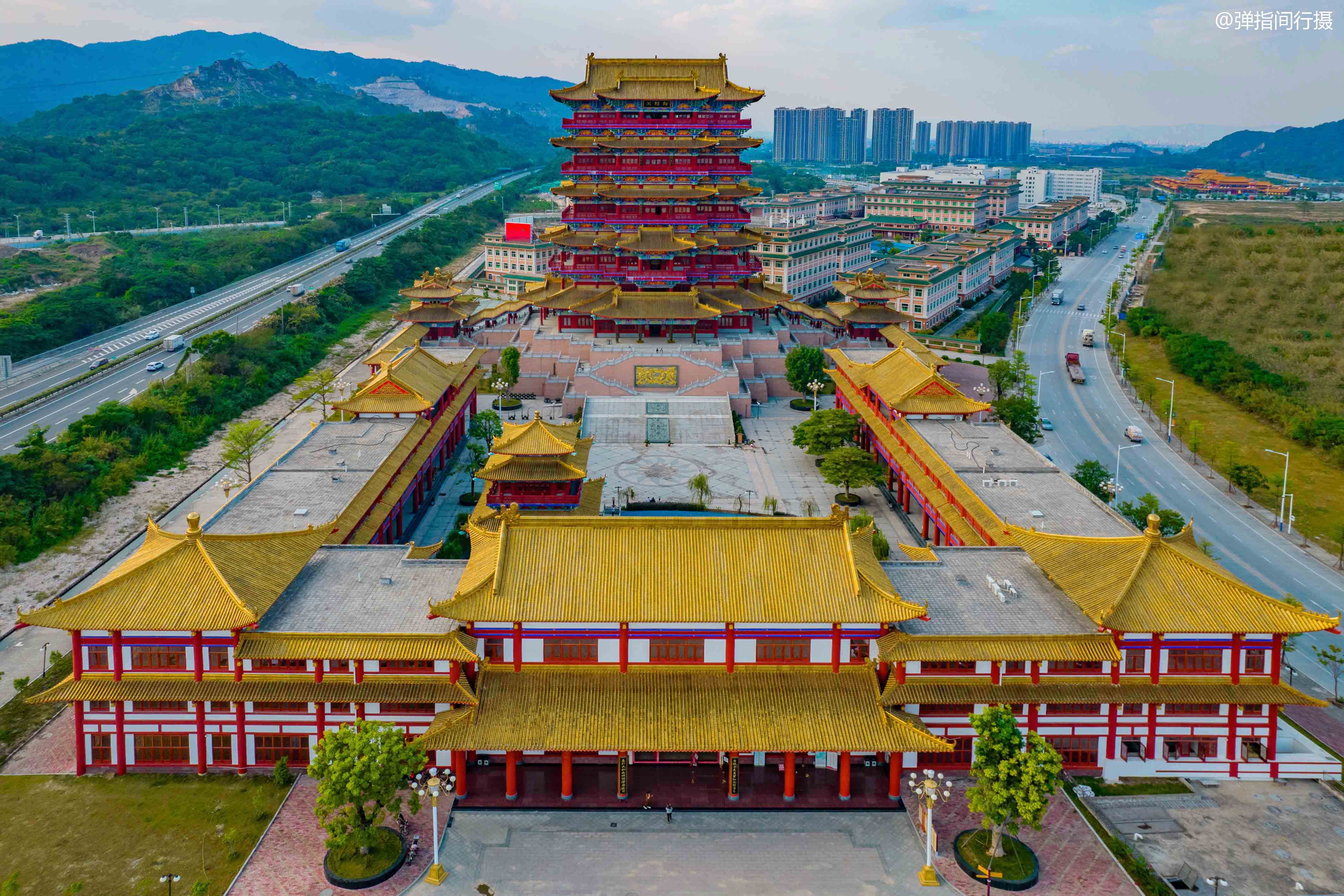 潮州版“黄鹤楼”，由中药世家斥巨资兴建，纪念一位妇幼科女医师