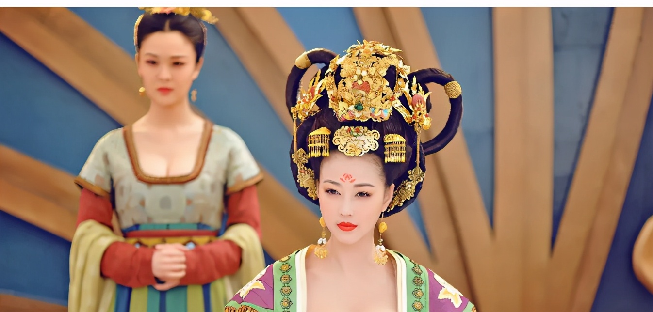 比较火的女明星发型搭配,女明星造型心机发型