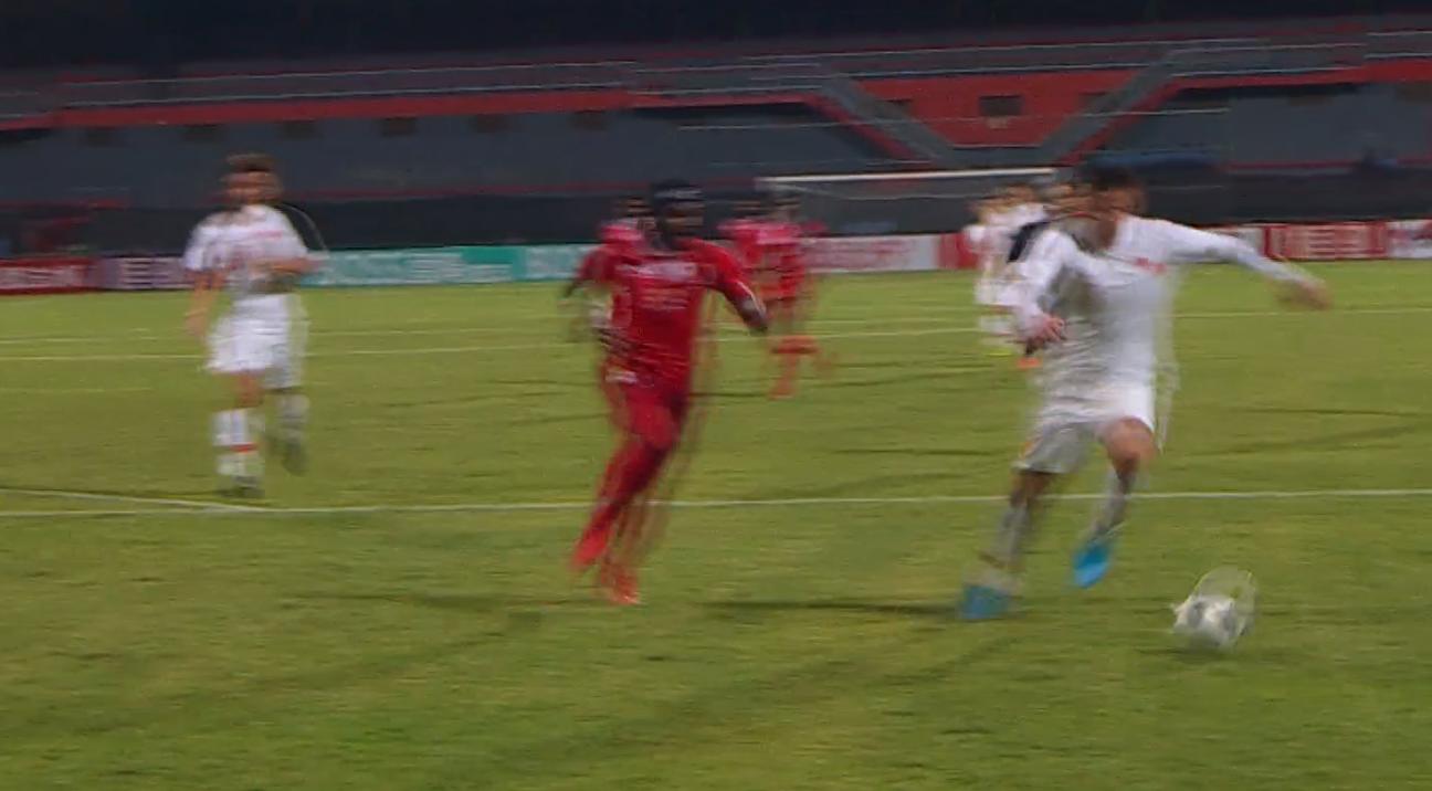 高难度停球+配合！艾克森国足首秀献世界级表演！30秒后“出糗”