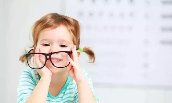 低浓度阿托品眼药水延缓近视咋样,孩子近视要滴阿托品药水吗