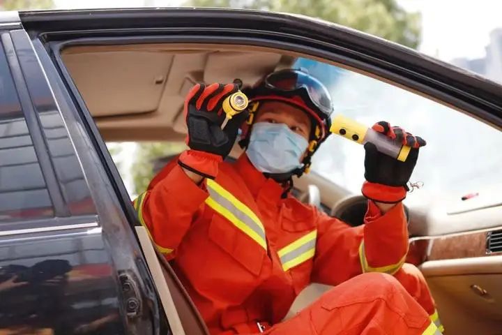 弯的安全锤和直的安全锤,安全锤四合一破窗神器