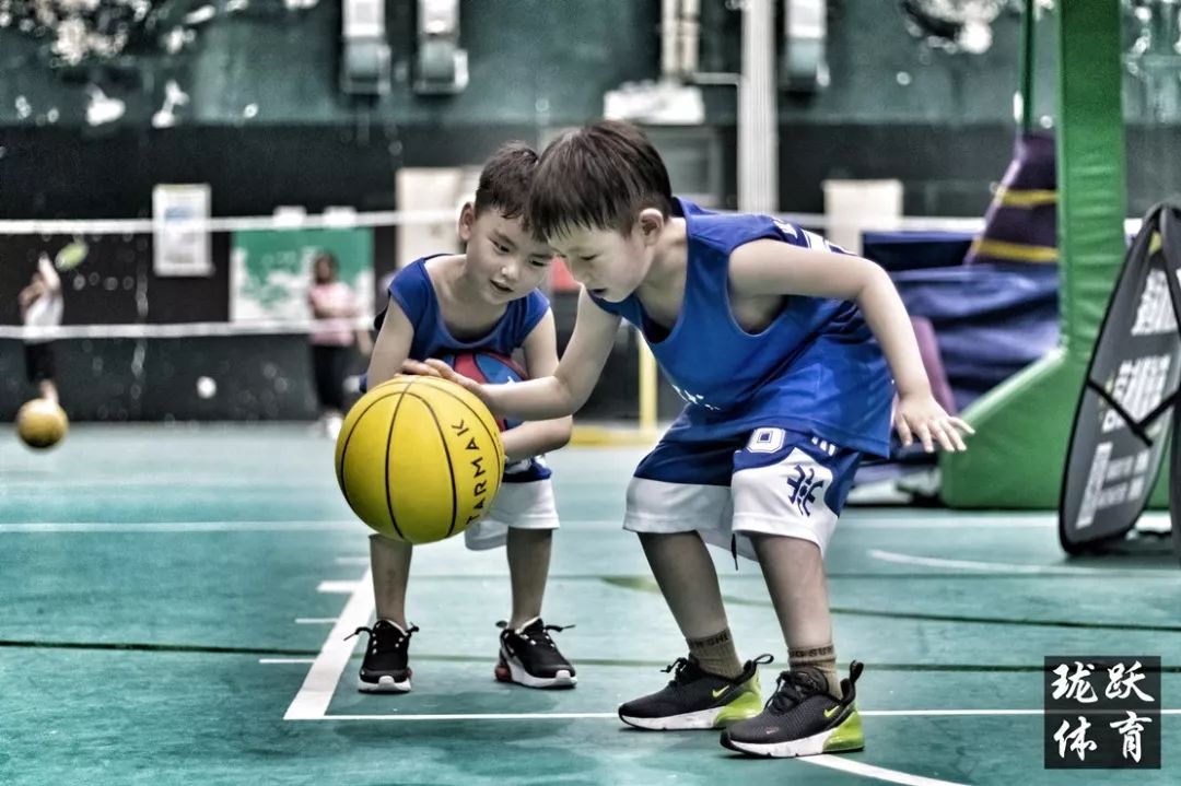 门头沟寒假篮球训练营开课啦！不要让娃懒在家里！赶快行动起来吧
