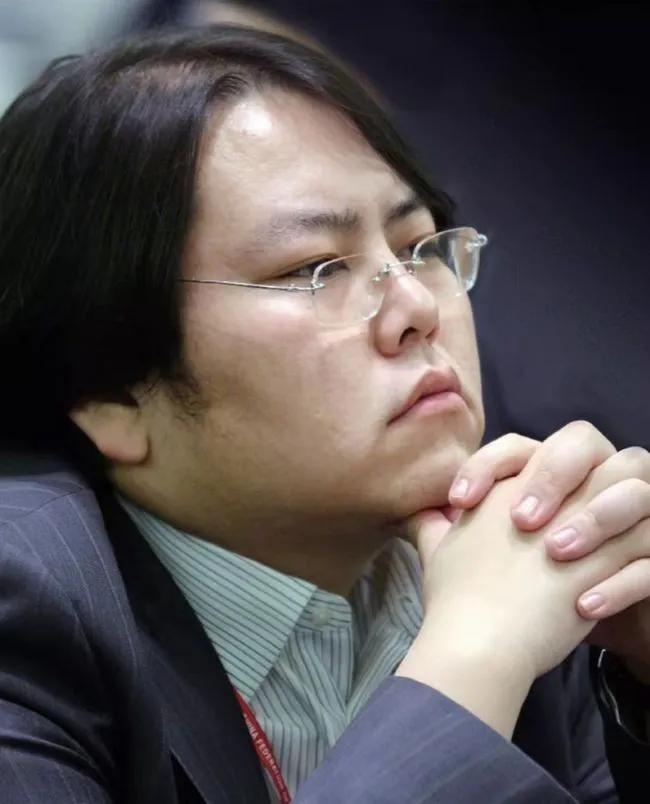 花5000万娶女明星，他为何从山西首富沦为通缉犯？