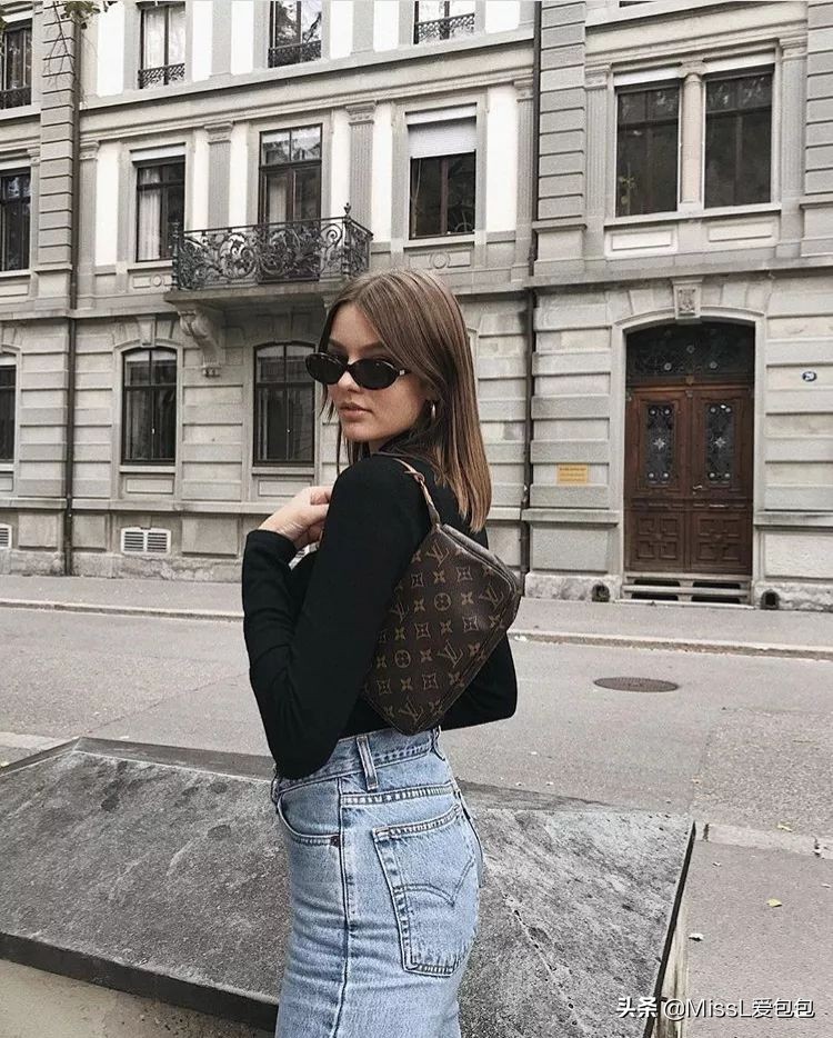 有哪些手袋既经典又时髦呢,时髦氛围感的必备单品迷你手袋