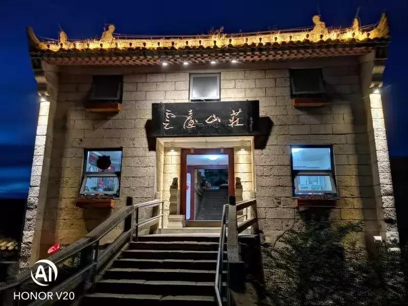 华山山顶住宿的地方,华山山上住宿推荐