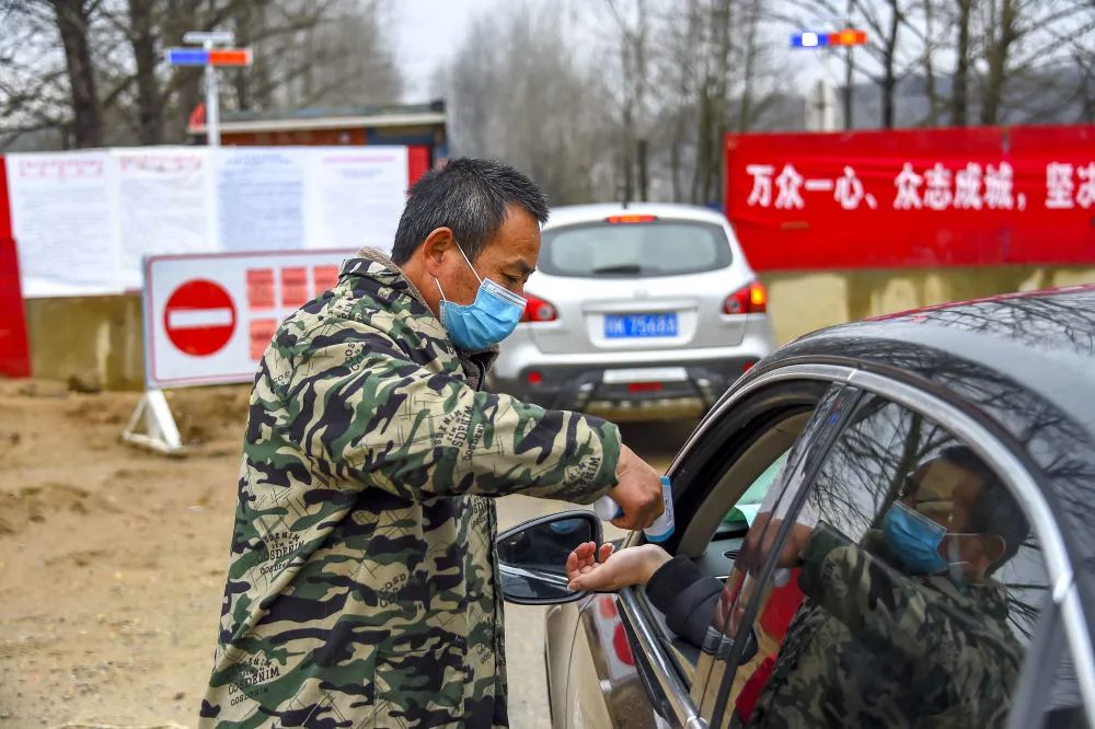 记者深入探访隔离区,湖北离鄂通道严防死守