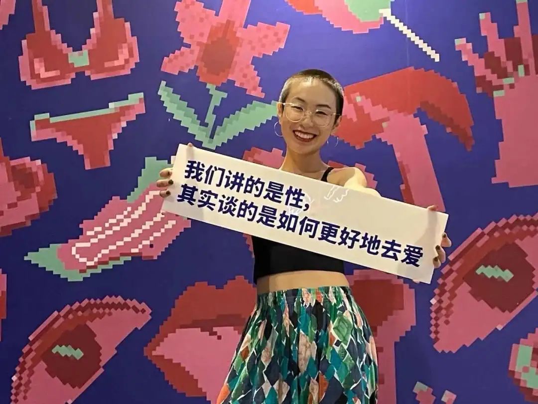 在家看*片A**被老妈撞见,她反手就带我去了个“18禁”场所