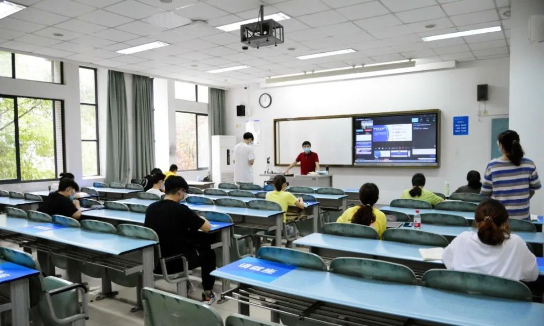 回顾：全面线下复课第一周，这依旧是你熟悉的西财课堂！