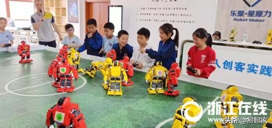 机器人绘画全过程,青少年机器人竞赛机器人绘画