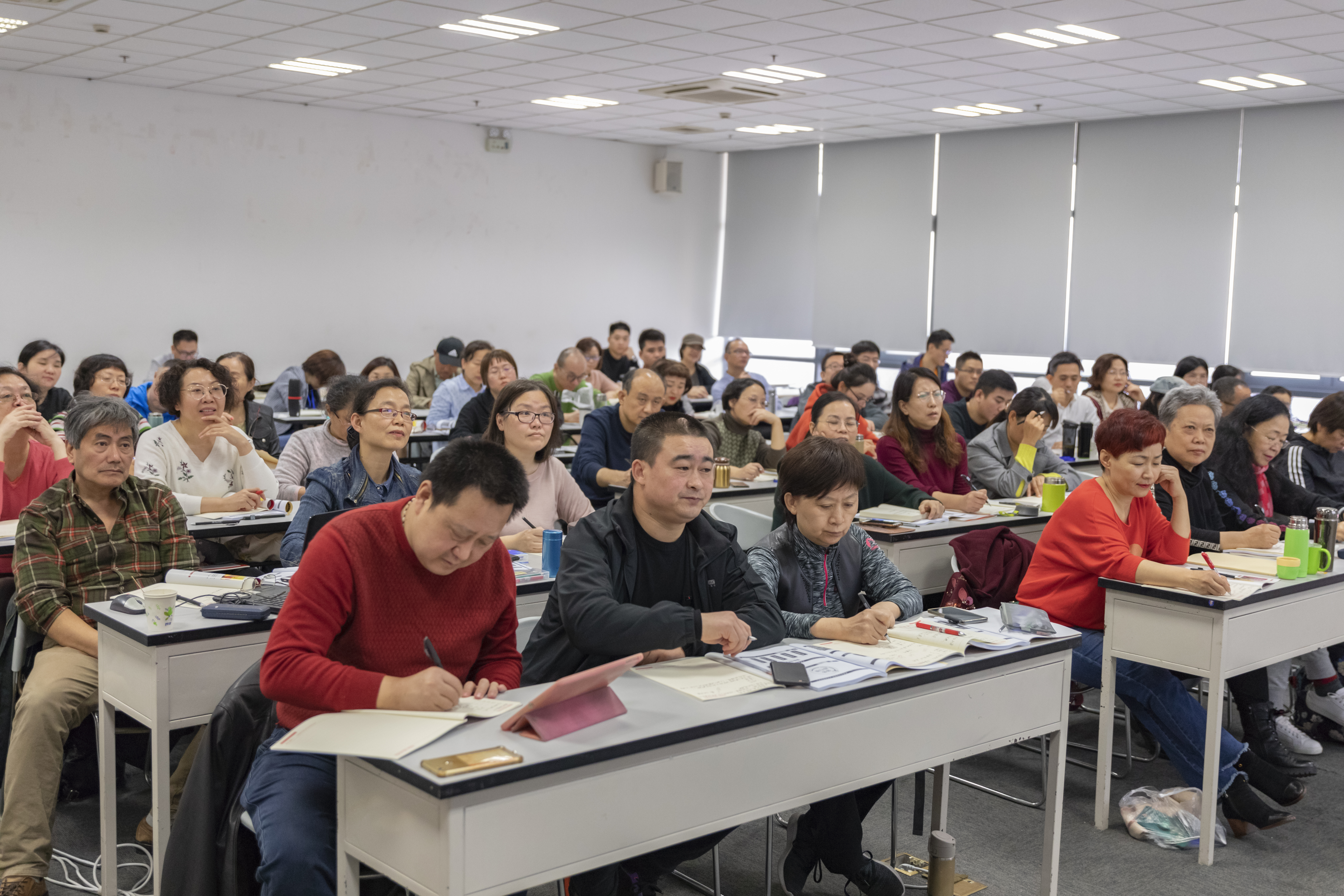关勃最新股票分析,五月股市投资机会