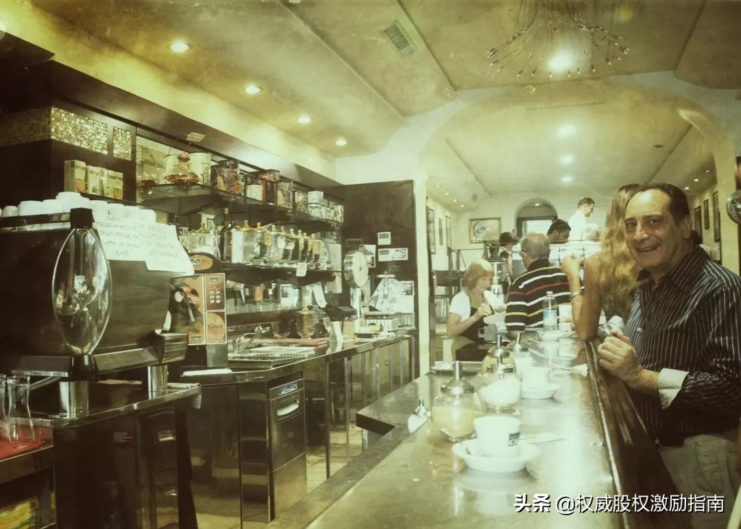 星巴克创始人的艰难时刻,星巴克创始人传奇