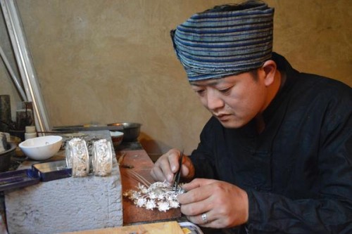 夯吾苗寨的银饰值得买吗,夯吾苗寨银饰全是手工打造吗