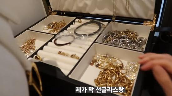 韩国女生独居公寓,韩国美女晒衣服