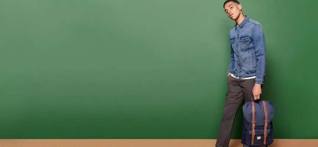 职业女性背什么包见客户,双肩包可以背一个肩膀