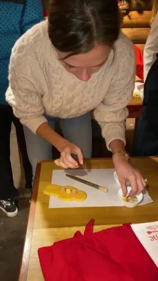 贝嫂单手抱小七,贝嫂庆生小七