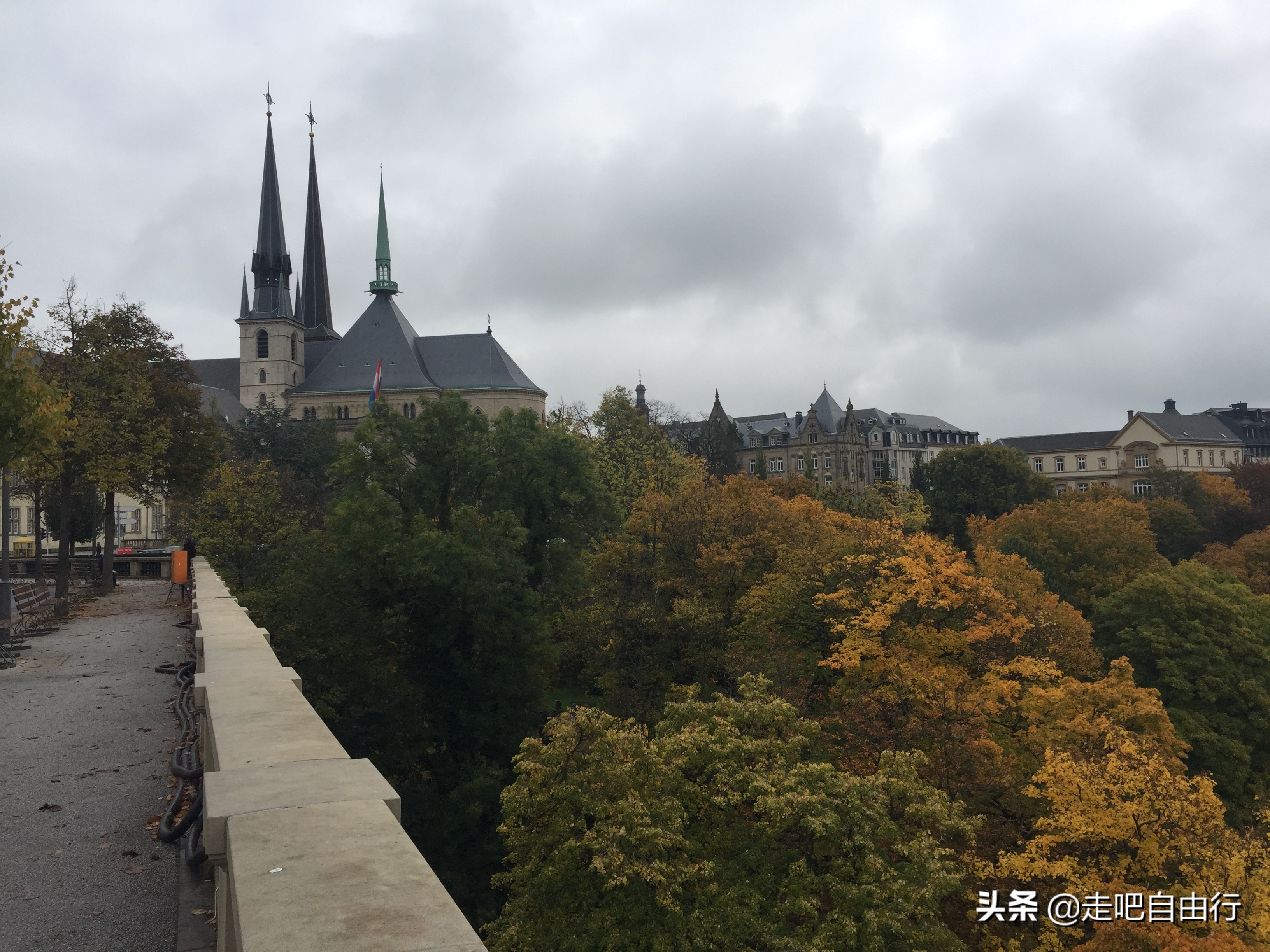 三小时环游世界,雨后漫步卢森堡的袖珍王国