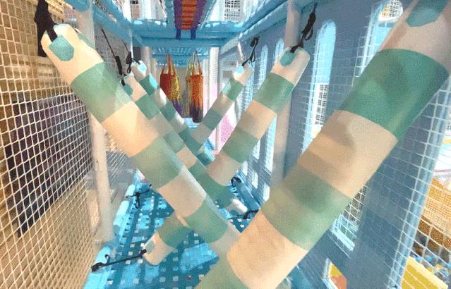 滑滑梯和蹦床乐园,弹力空间蹦床滑梯