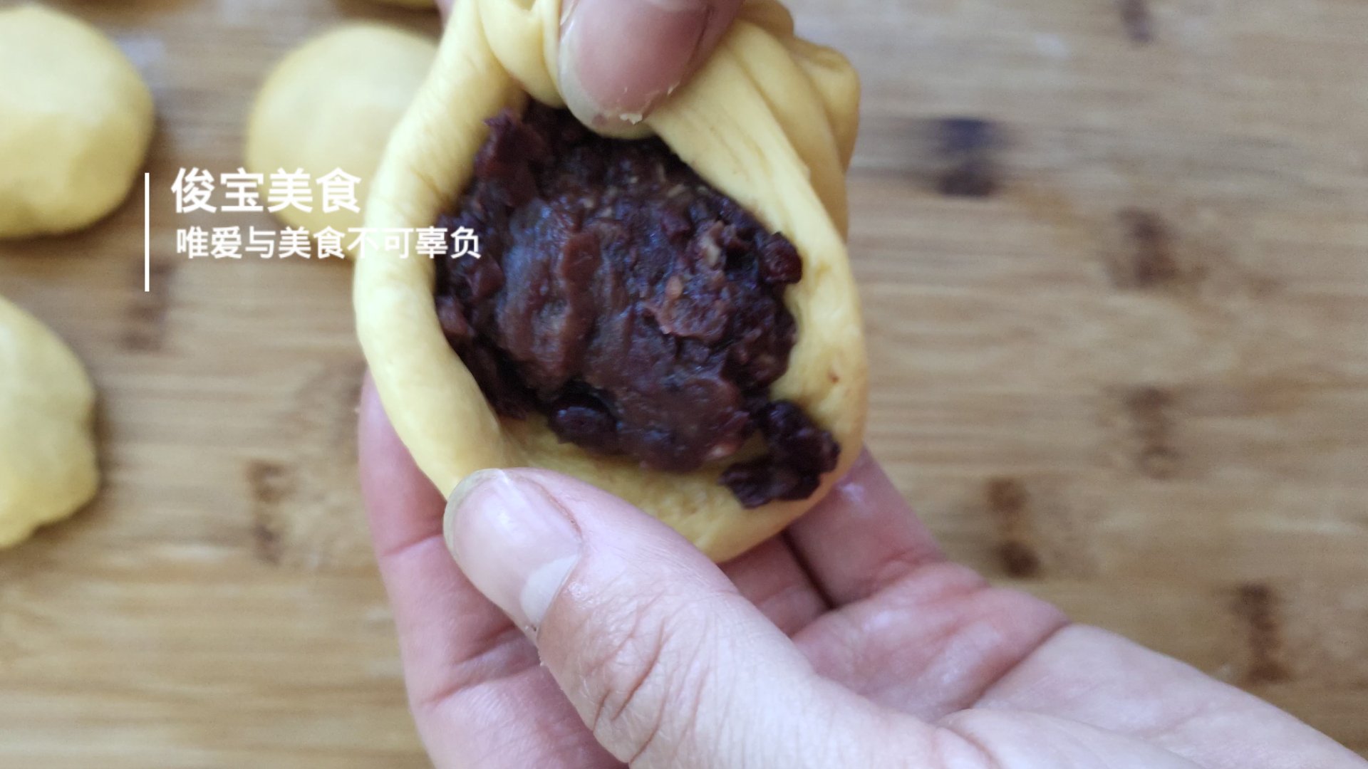 手揉面包烘焙教程,不用高筋面粉揉出膜的面包做法