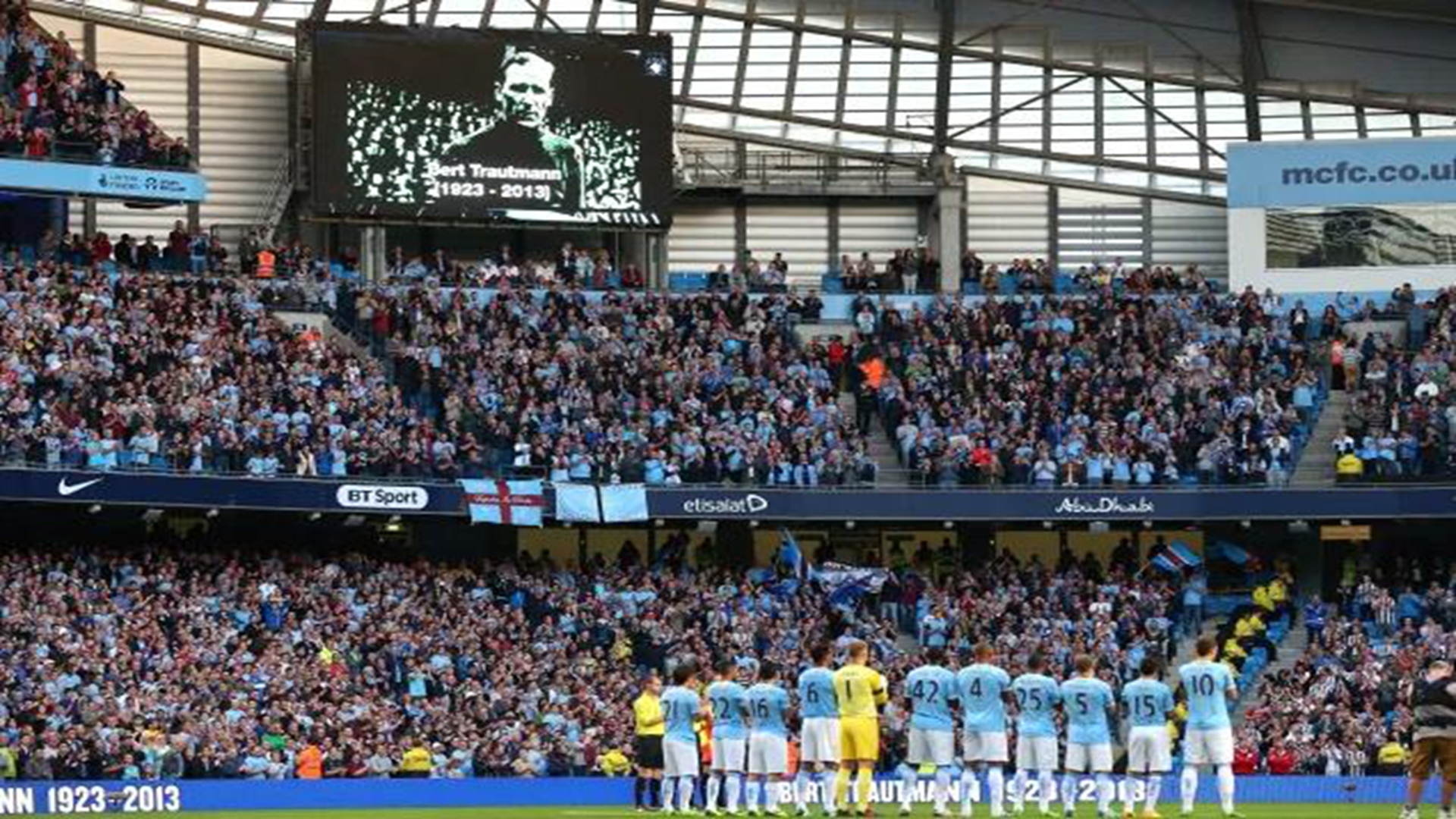 从普通纳粹伞兵，变成球场上的传奇门将，特劳特曼的别样人生