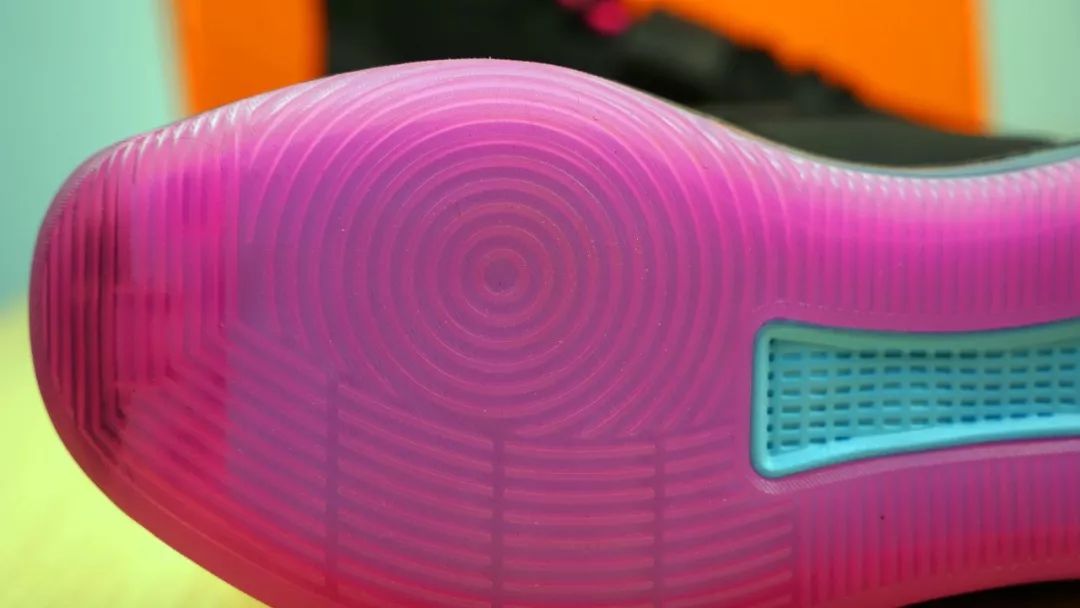 WEN开箱|内线球鞋的传承！他是浓眉哥上脚的利器