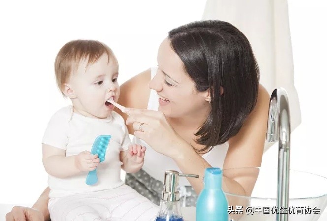 宝宝牙齿出的晚是不是缺钙了,是不是缺钙的宝宝出牙晚