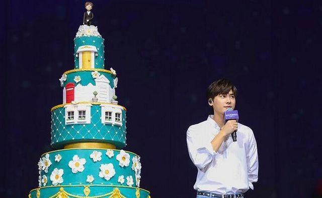 送全套化妆品，写C语言互动……这届明星的宠粉手段也太高了吧